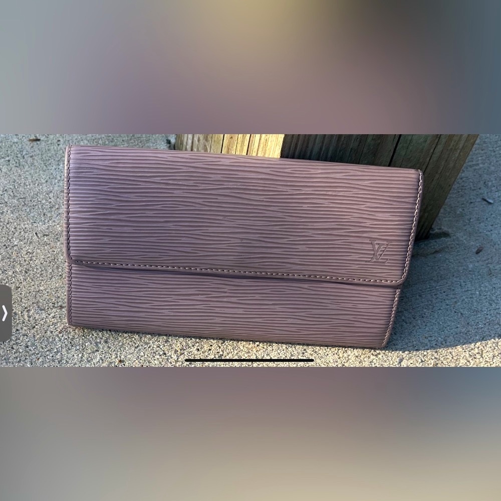 COPY - 🔥🔥*RARE*🔥🔥 Lilac Purple LV Epi Wallet LIKE NEW